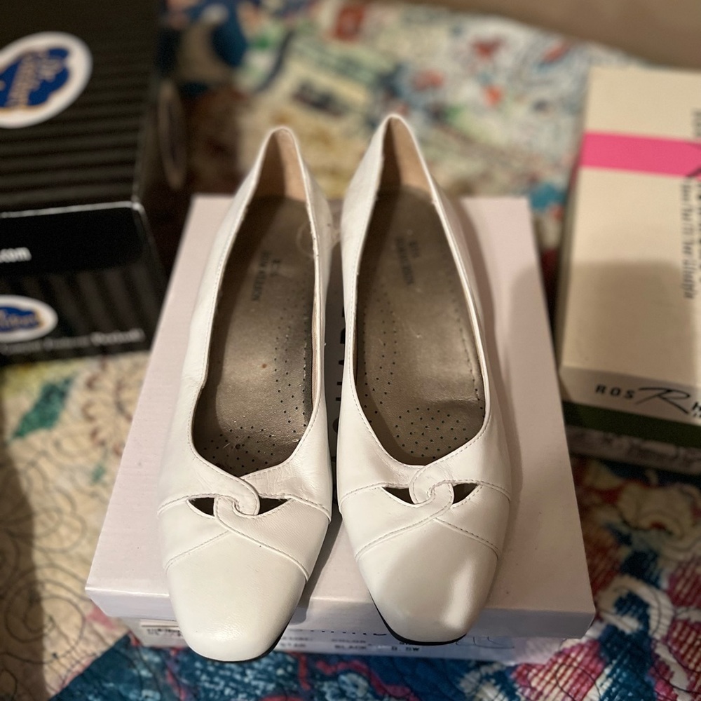 Low wedge heel ladies dress shoes. Perfect with pants or a long skirt.